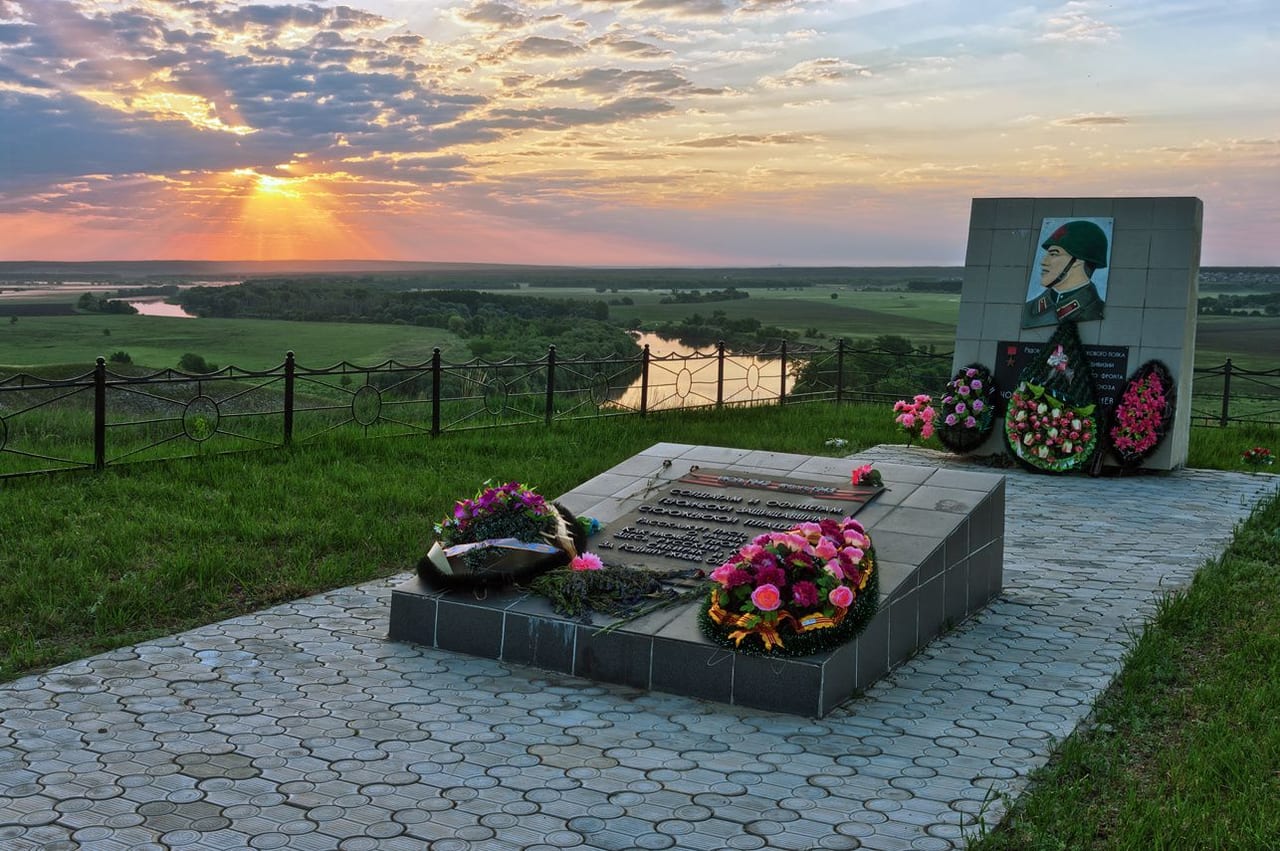 Памятник Чолпонбаю Тулебердиеву