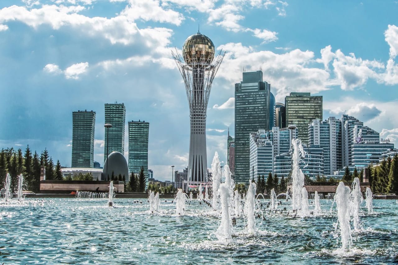 Как дешево улететь из Москвы в Астану и обратно на майские праздники в 2025 году