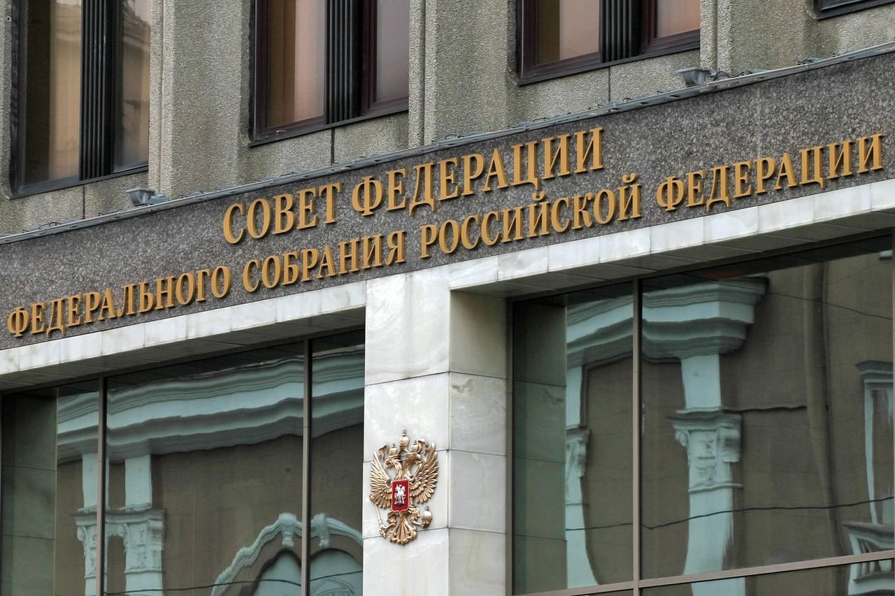 Комитет Совфеда поддержал закон об обязанности мигрантов содержать семьи в России