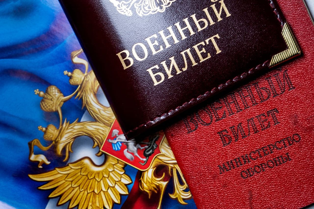 Кому из мигрантов надо вставать на воинский учет. Почему это важно, как сделать?