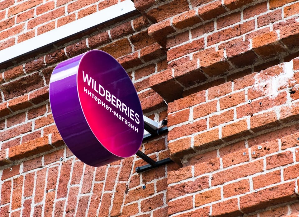 Свыше 40 млн рублей выплатил Wildberries пострадавшим при атаках на склады
