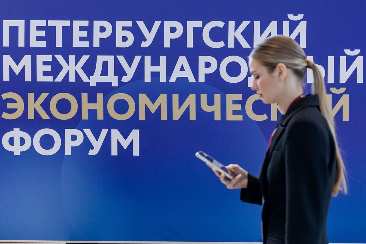 Новые категории мигрантов, гигантские зарплаты: главные заявления о будущем рынка труда с ПМЭФ-2026