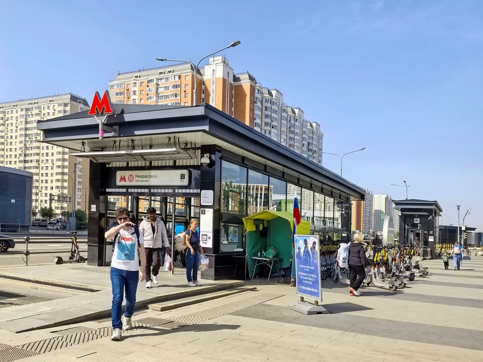 В московском транспорте из-за жары начали раздавать бесплатную воду