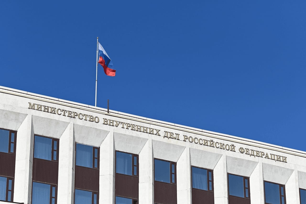 Как отправить копию трудового договора в МВД через приложение "Амина"