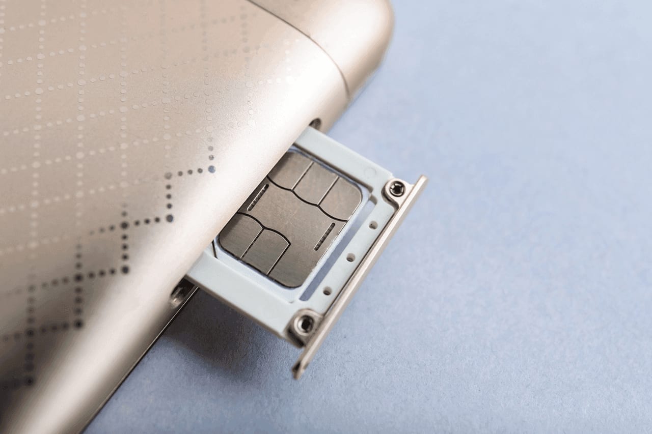 «Период охлаждения» SIM-карт в России: как быть мигранту при въезде