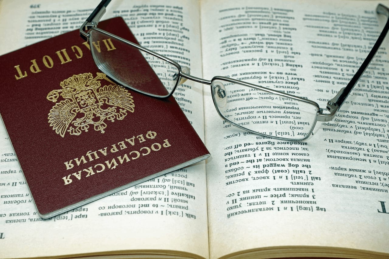 Словарь мигранта на таджикском: 50 ключевых терминов с объяснениями